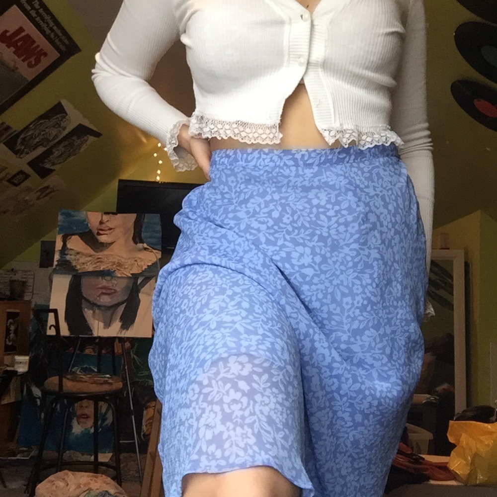 Chic blue floral skirt